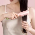 Self-Cleaning Hairbrush, Self-Cleaning Anti-Static Detangling Massage Comb, One-pull Clean Scalable Rotate Lifting Self Cleaning Hairbrush Hair Styling Tools - Image 3